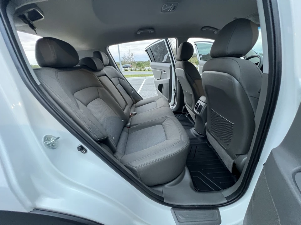 2015 Kia Sportage - Image 10 of 17