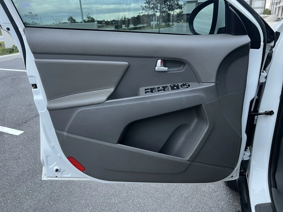 2015 Kia Sportage - Image 15 of 17