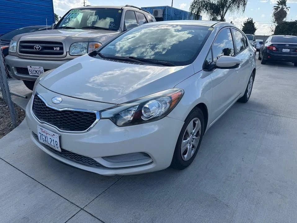 2015 Kia Forte - Image 2 of 4