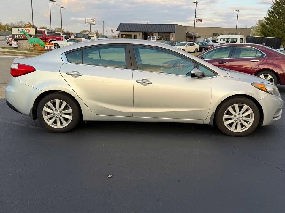 2015 Kia Forte - Image 5 of 12