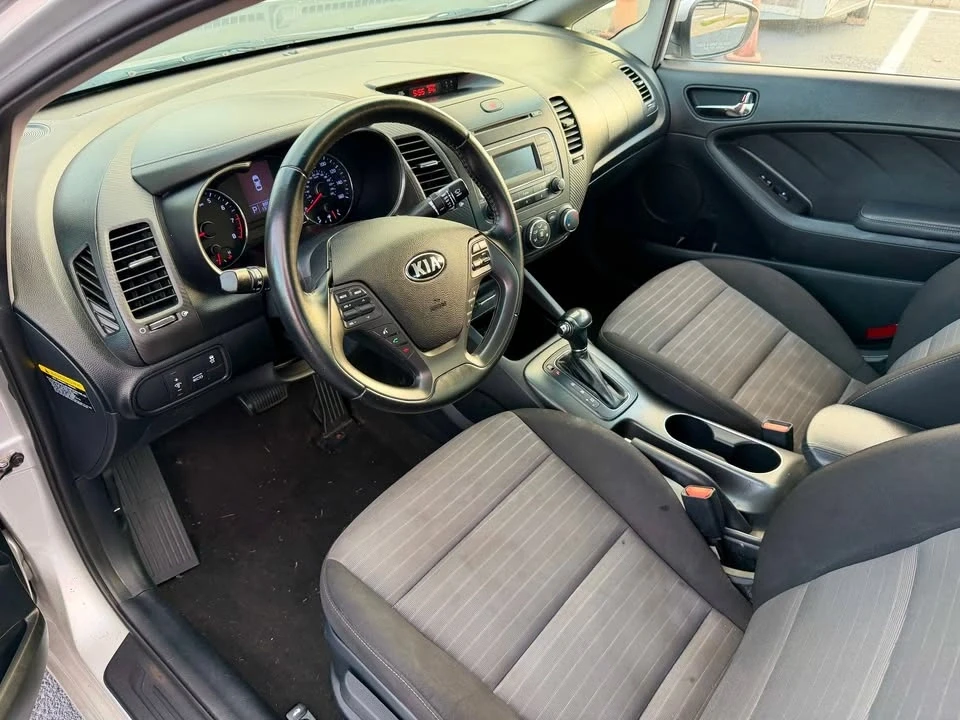 2015 Kia Forte - Image 10 of 12