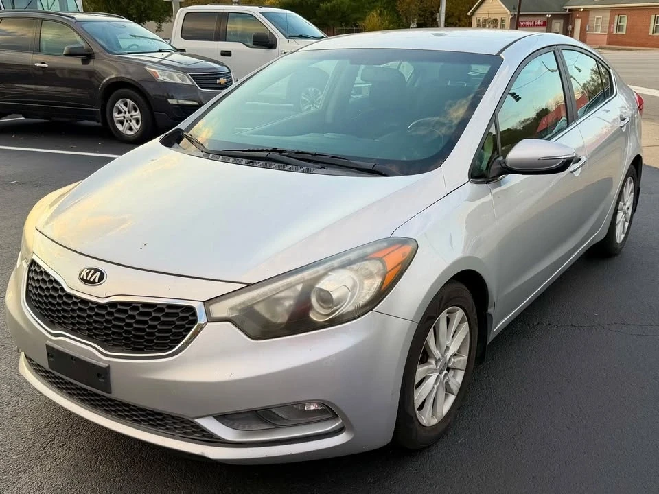 2015 Kia Forte - Image 2 of 12