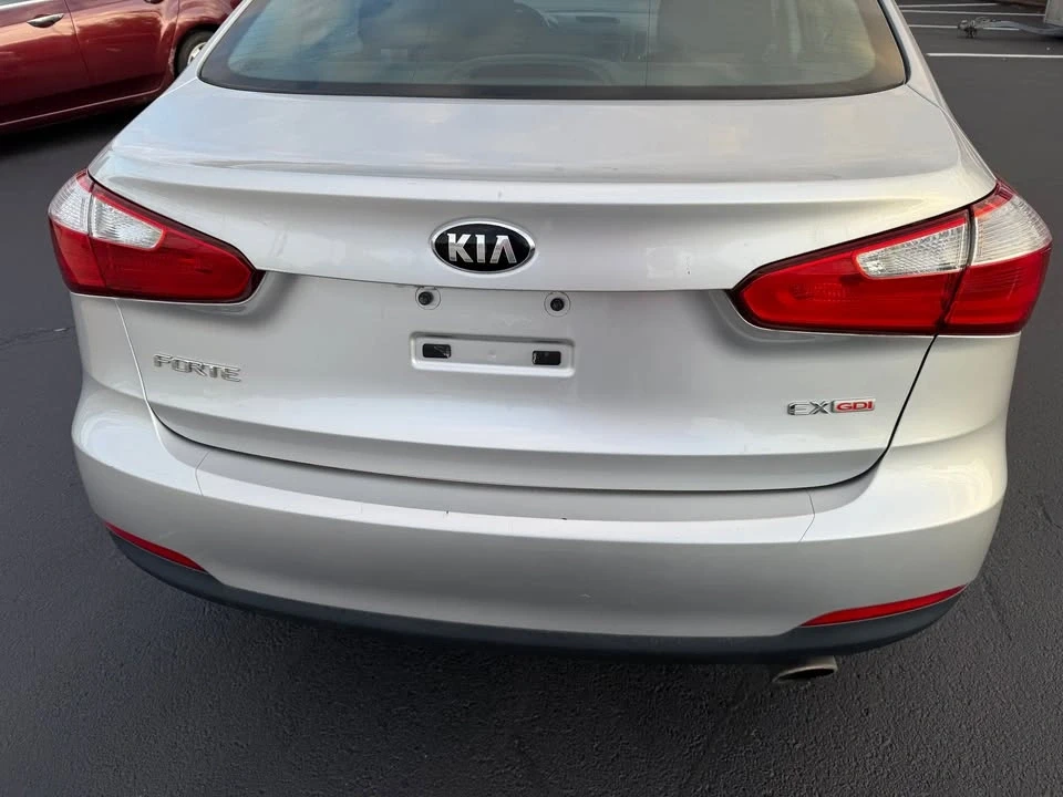2015 Kia Forte - Image 8 of 12
