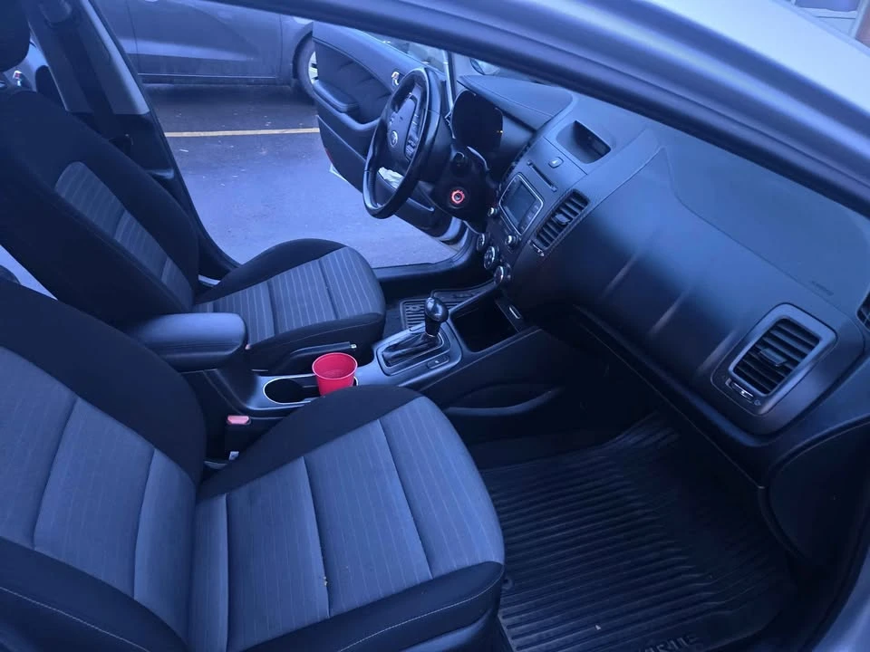 2015 Kia Forte - Image 10 of 18