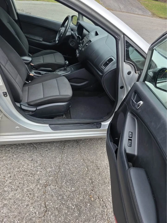 2015 Kia Forte - Image 10 of 13