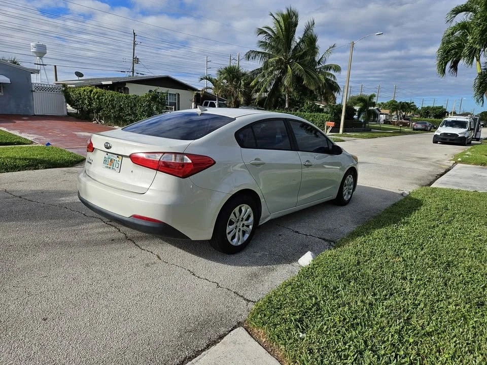 2015 Kia Forte - Image 4 of 12