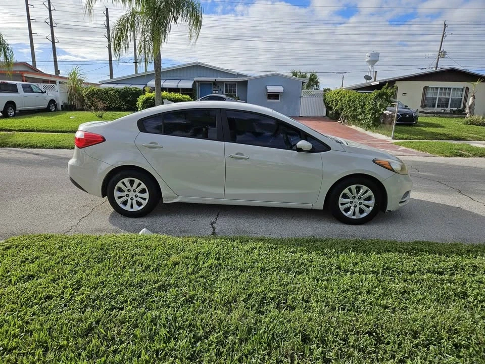 2015 Kia Forte - Image 6 of 12