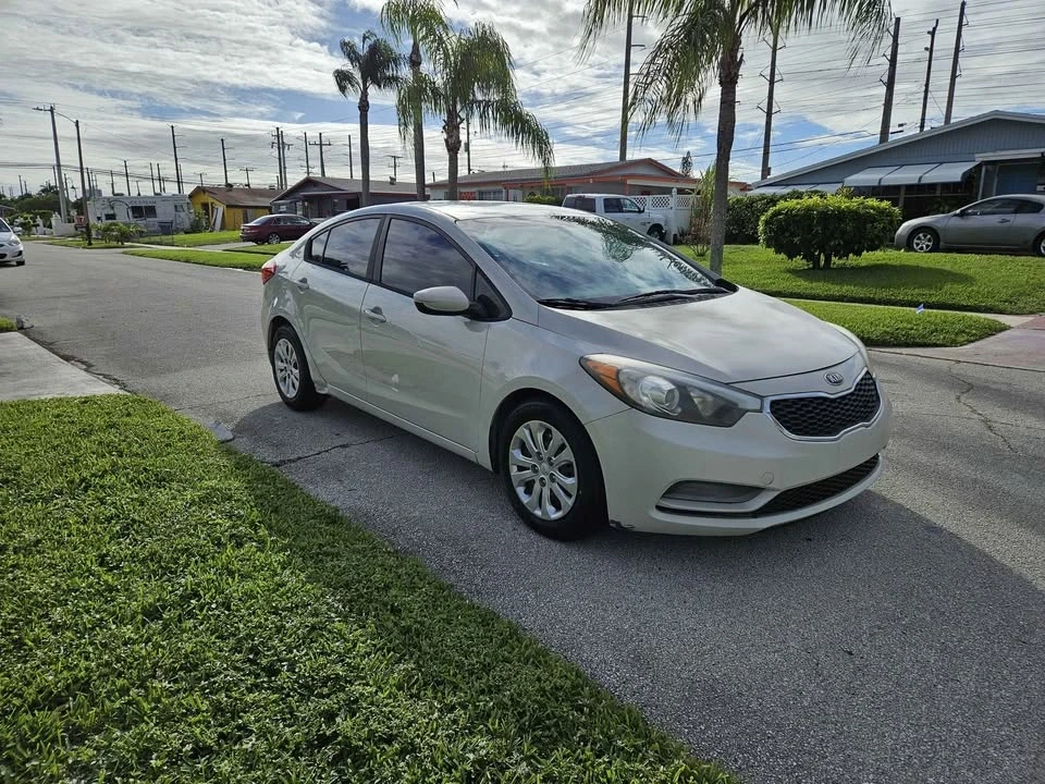 2015 Kia Forte - Image 2 of 12
