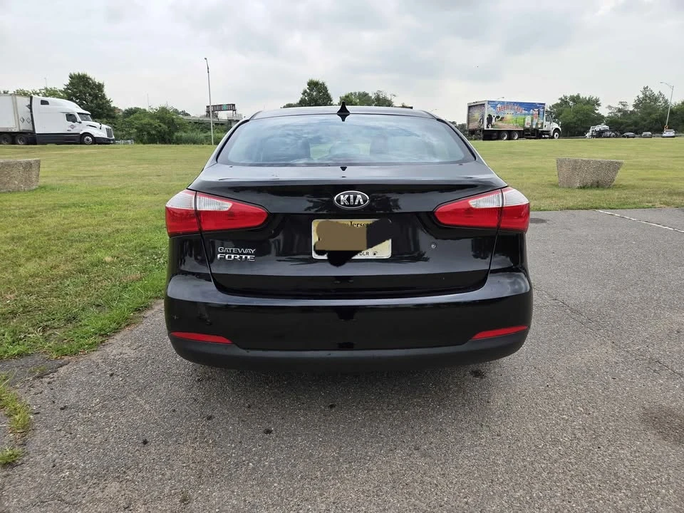 2015 Kia Forte - Image 8 of 10