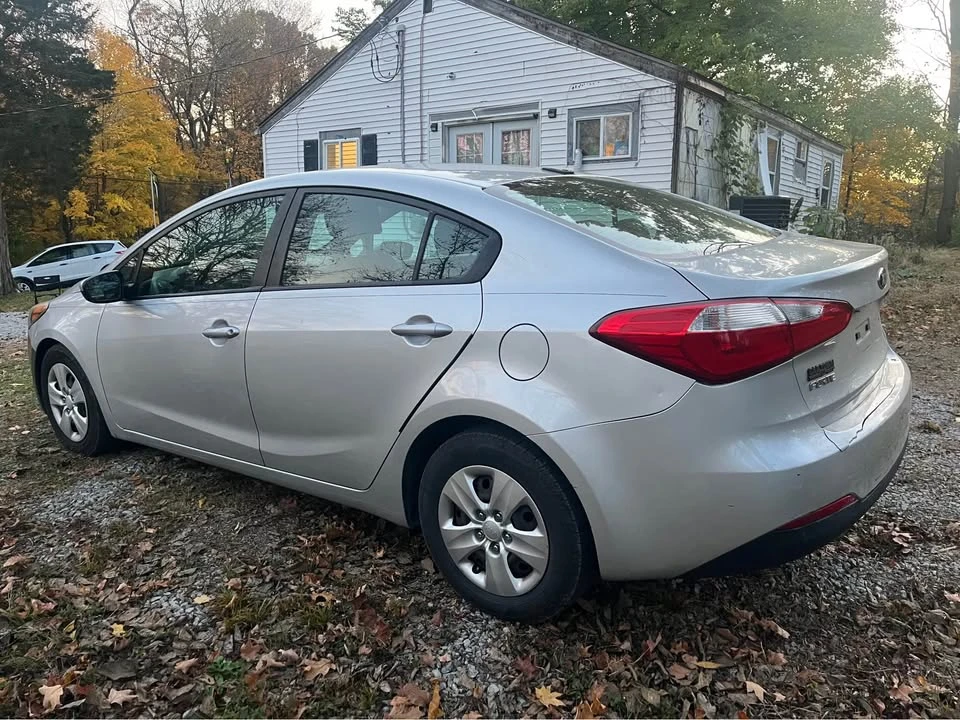2015 Kia Forte - Image 4 of 11