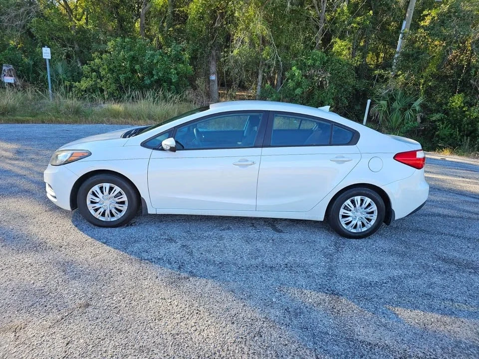 2015 Kia Forte - Image 5 of 14