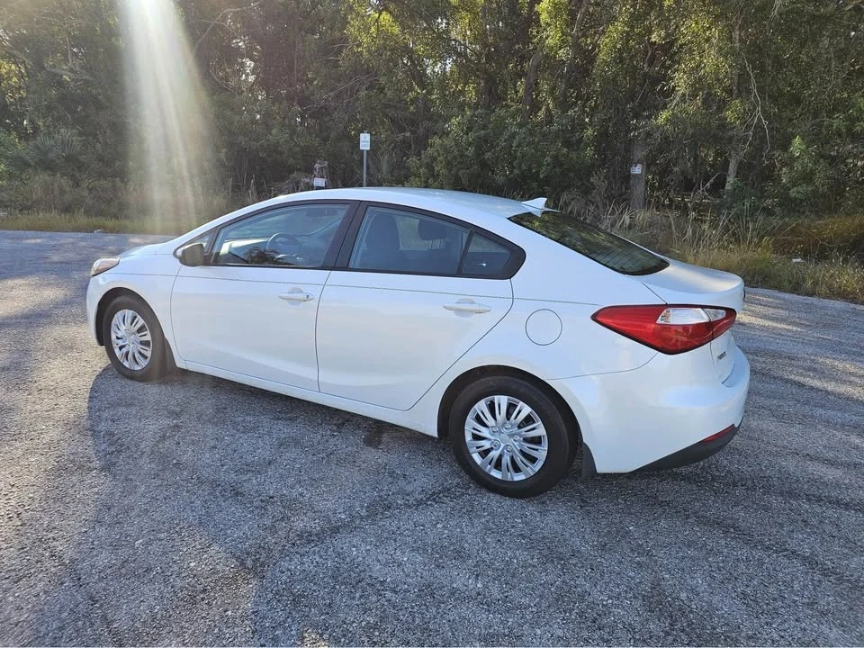2015 Kia Forte - Image 11 of 14