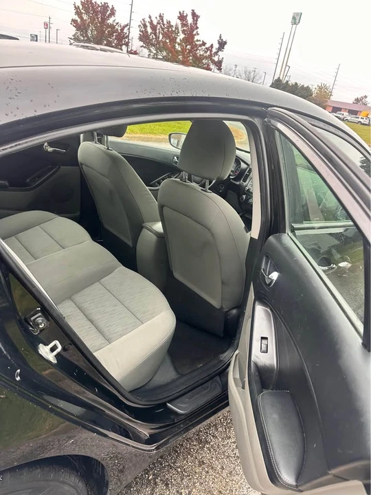 2015 Kia Forte - Image 10 of 13