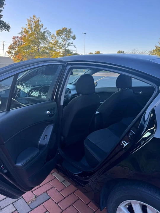 2015 Kia Forte - Image 9 of 11