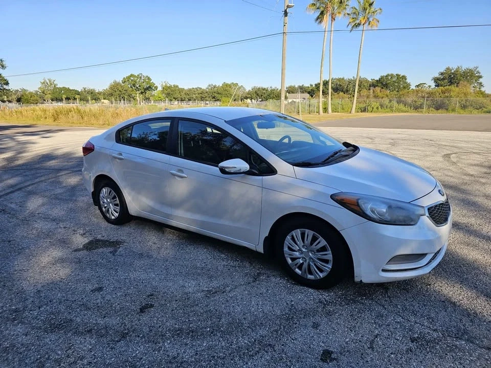 2015 Kia Forte - Image 4 of 10