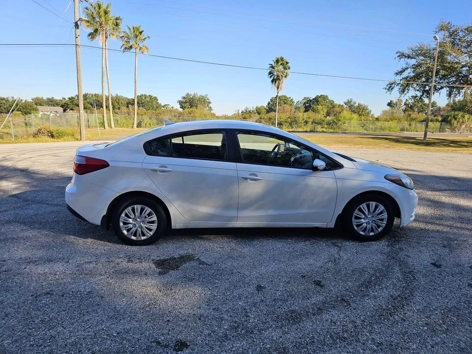 2015 Kia Forte - Image 5 of 10