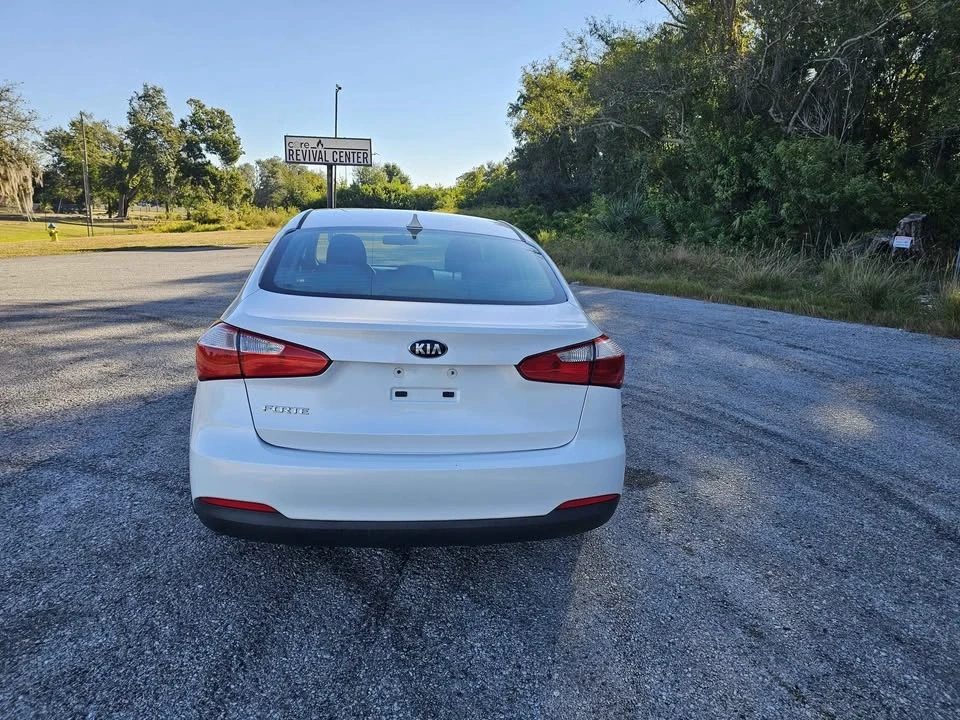 2015 Kia Forte - Image 2 of 10