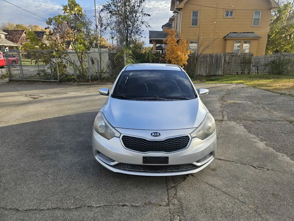 2015 Kia Forte - Image 5 of 9