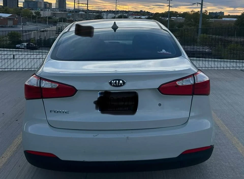 2015 Kia Forte - Image 4 of 10