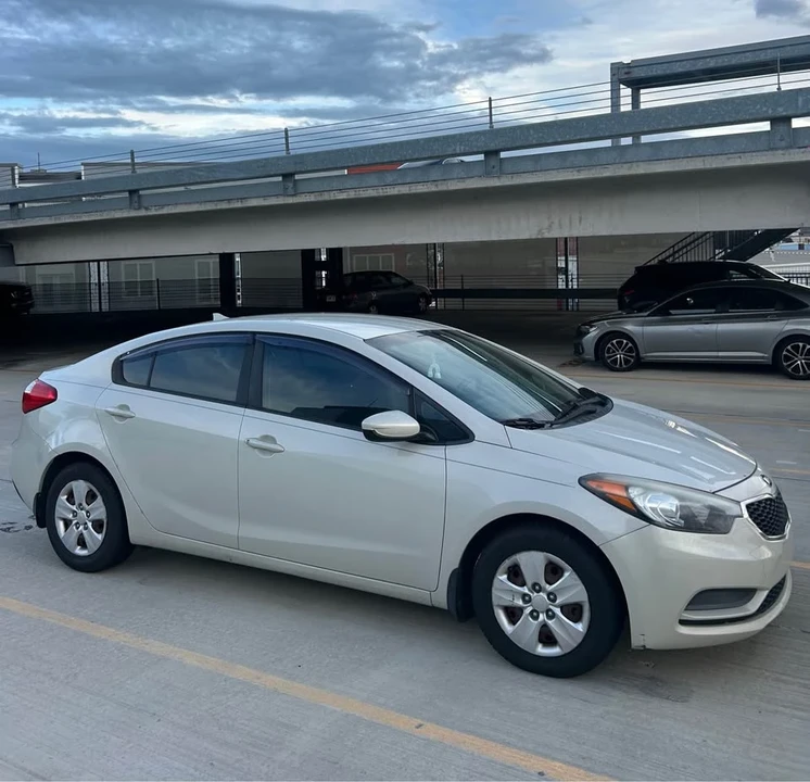 2015 Kia Forte - Image 2 of 10