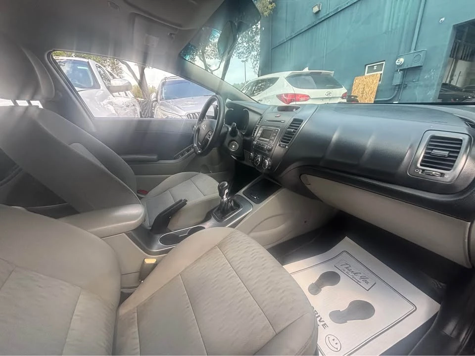 2015 Kia Forte - Image 5 of 11