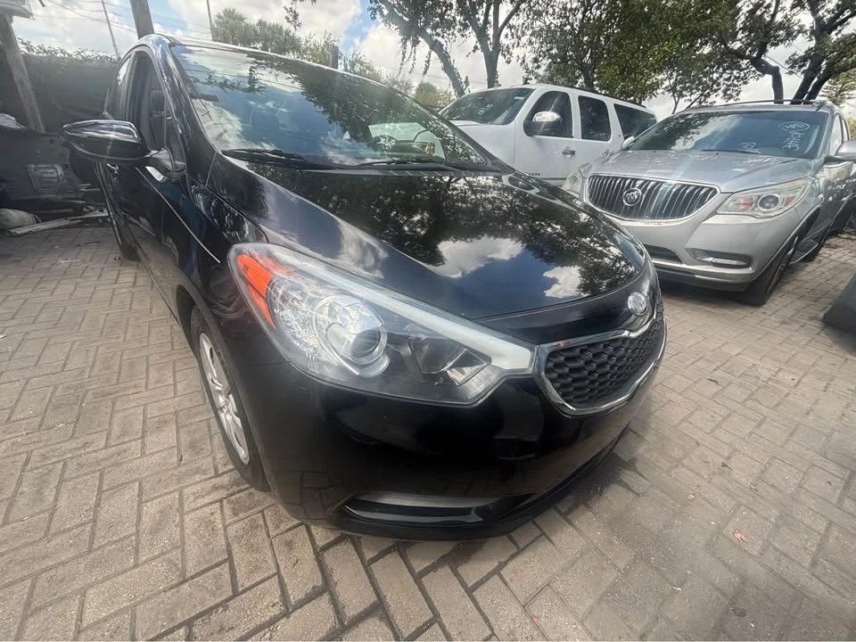 2015 Kia Forte - Image 3 of 11