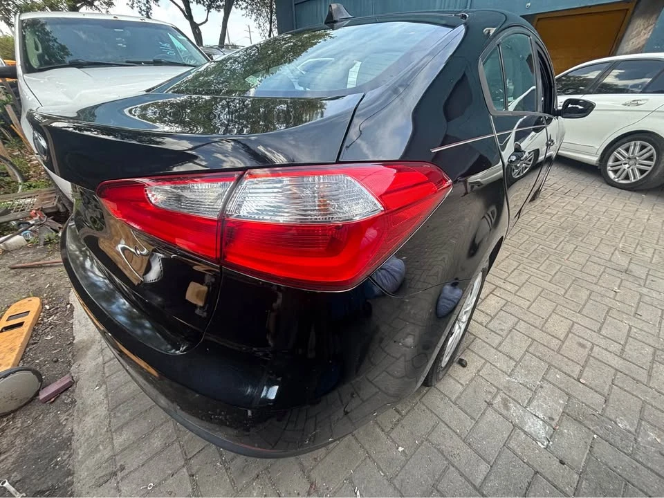 2015 Kia Forte - Image 7 of 11