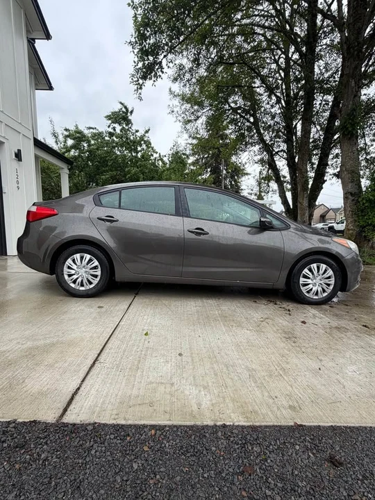 2015 Kia Forte - Image 6 of 10