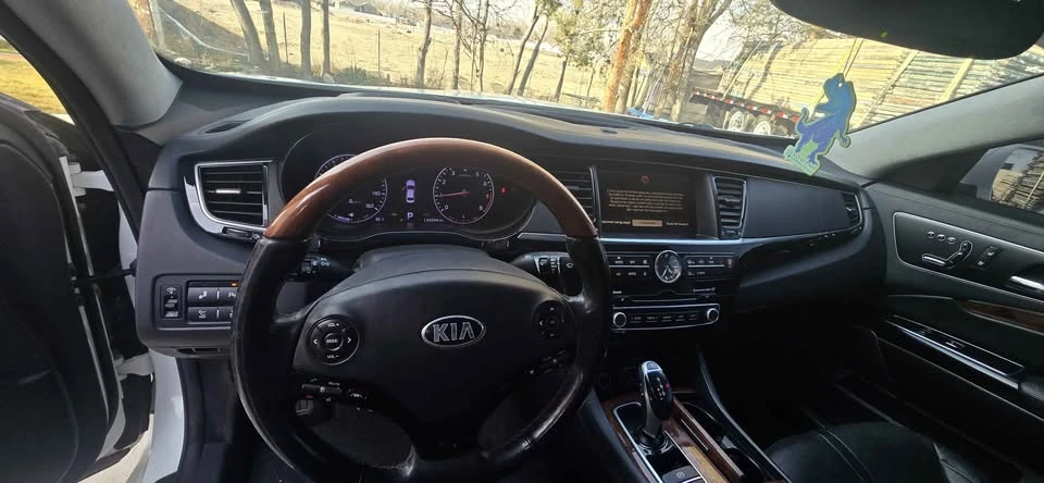 2015 Kia K900 - Image 10 of 13