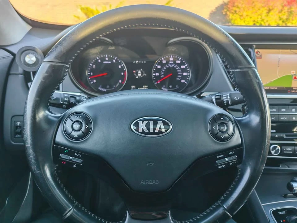 2015 Kia K900 - Image 17 of 20