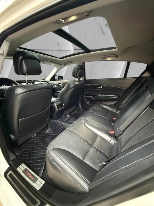 2015 Kia K900 - Image 12 of 20