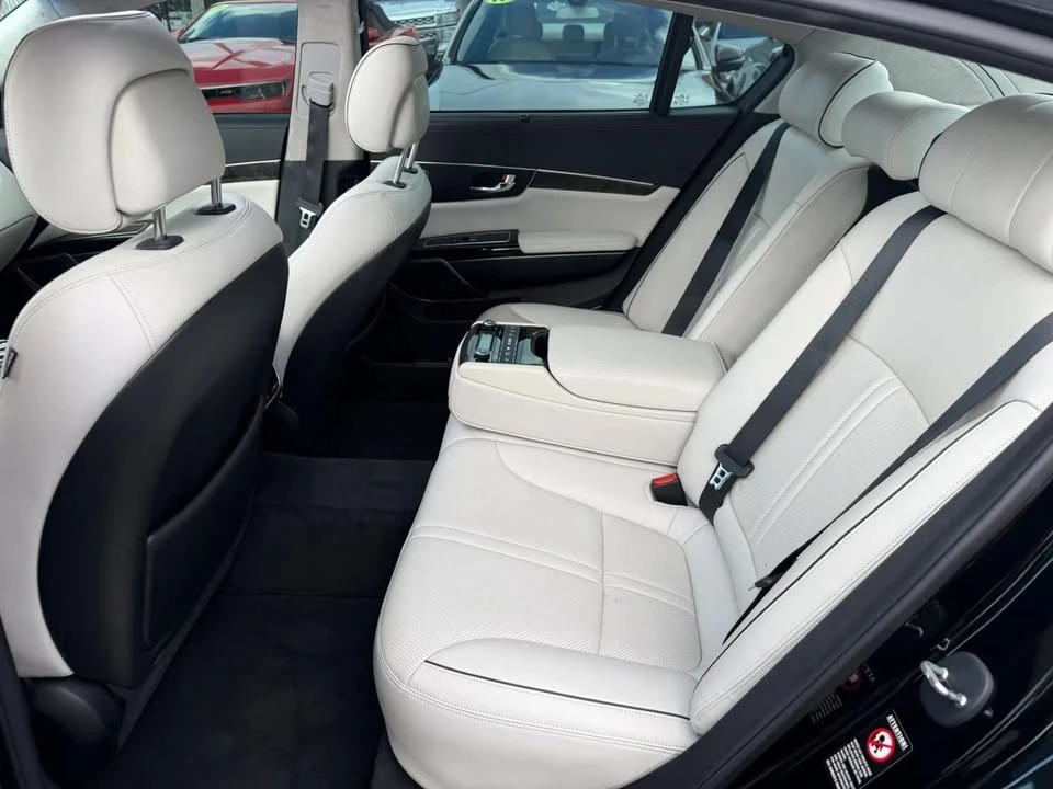 2015 Kia K900 - Image 13 of 17