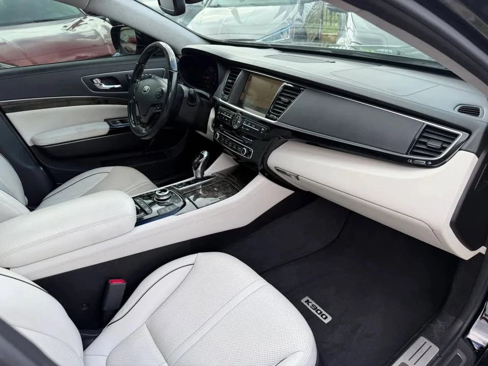 2015 Kia K900 - Image 16 of 17