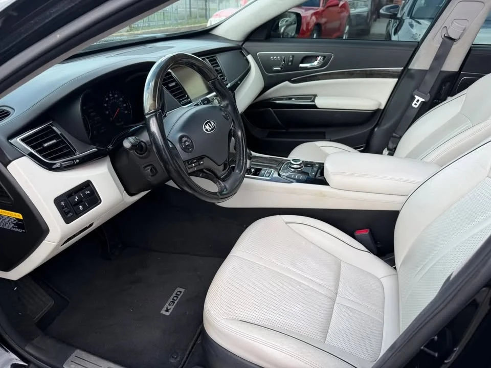 2015 Kia K900 - Image 10 of 17