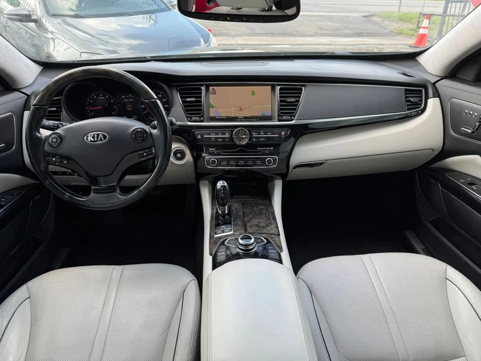 2015 Kia K900 - Image 17 of 17