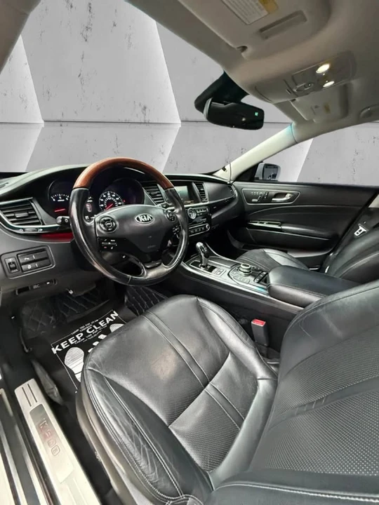 2015 Kia K900 - Image 10 of 20