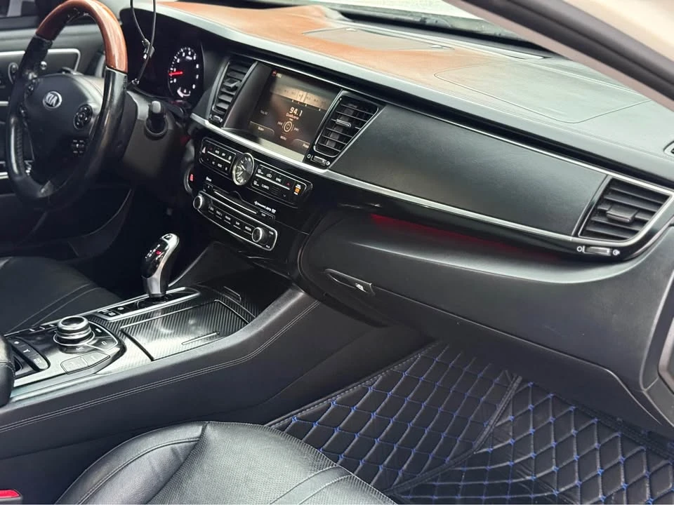 2015 Kia K900 - Image 17 of 20
