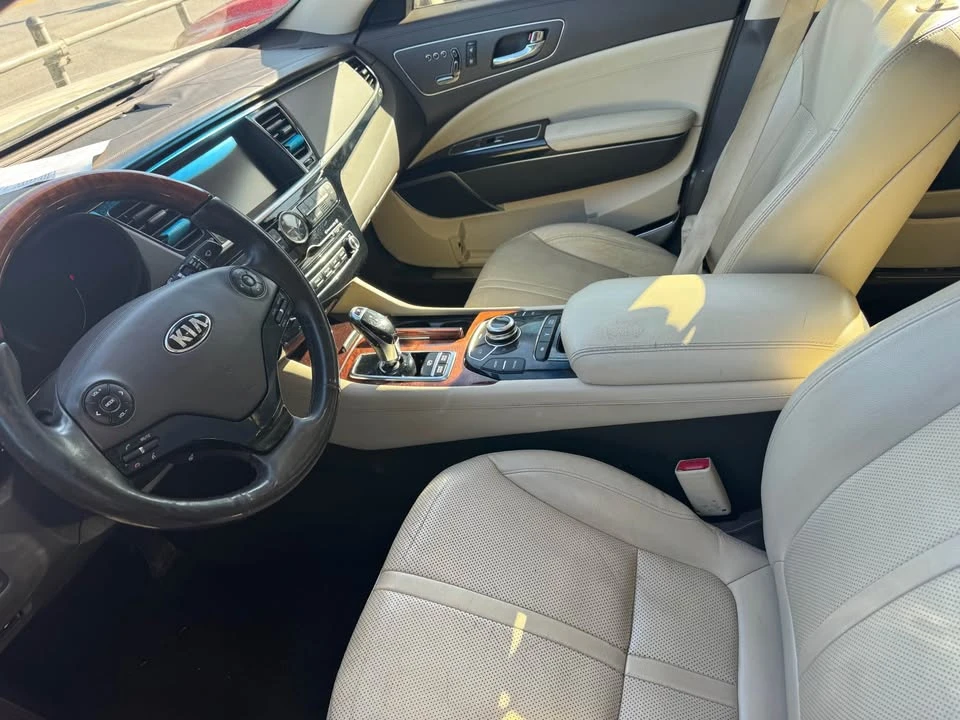 2015 Kia K900 - Image 2 of 5
