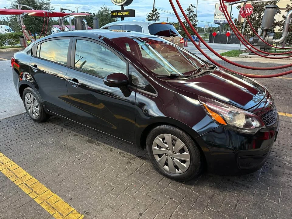 2015 Kia Rio - Image 2 of 9