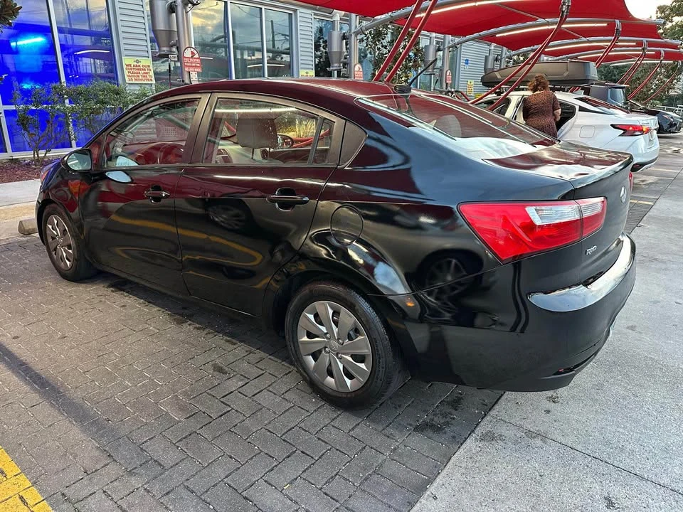 2015 Kia Rio - Image 4 of 9