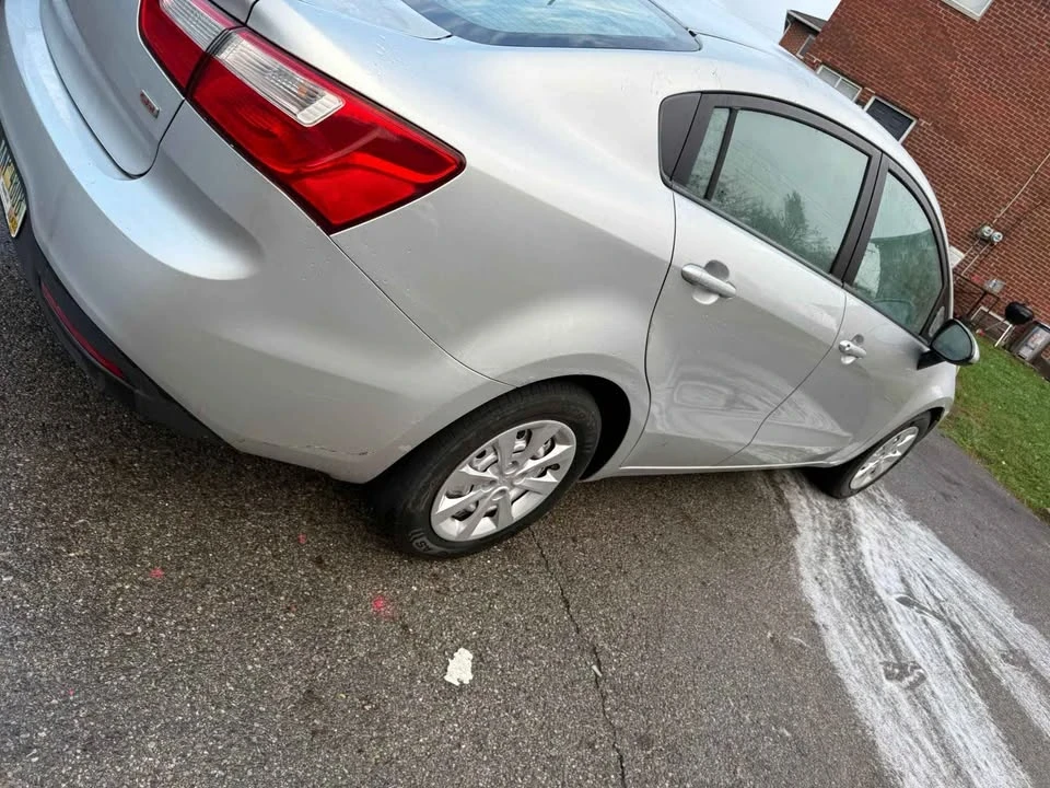 2015 Kia Rio - Image 2 of 4