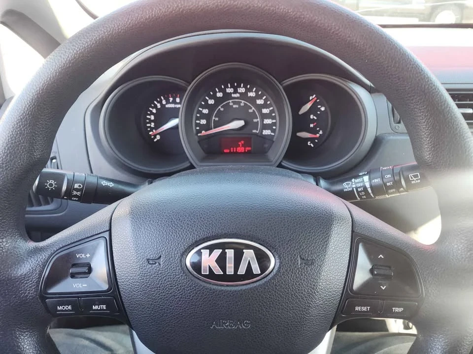 2015 Kia Rio - Image 5 of 8