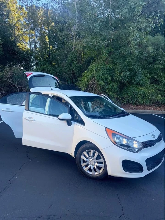 2015 Kia Rio - Image 2 of 9