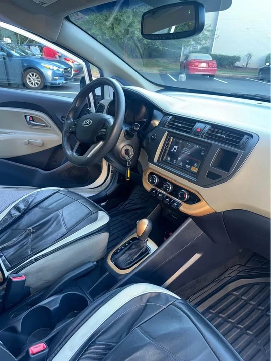 2015 Kia Rio - Image 8 of 9