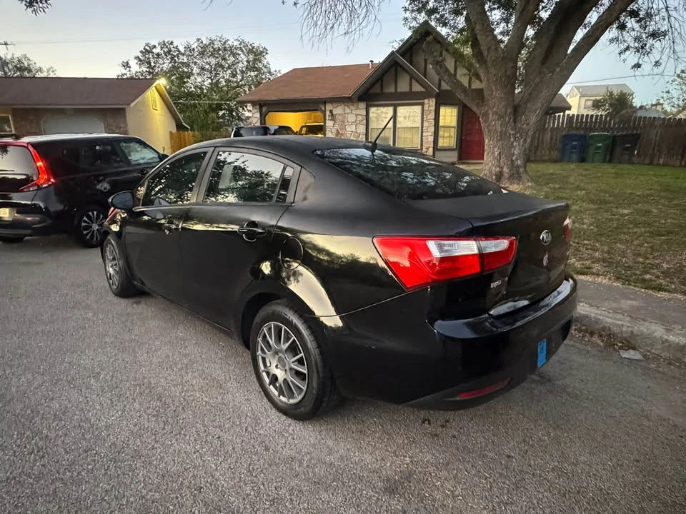 2015 Kia Rio - Image 2 of 6