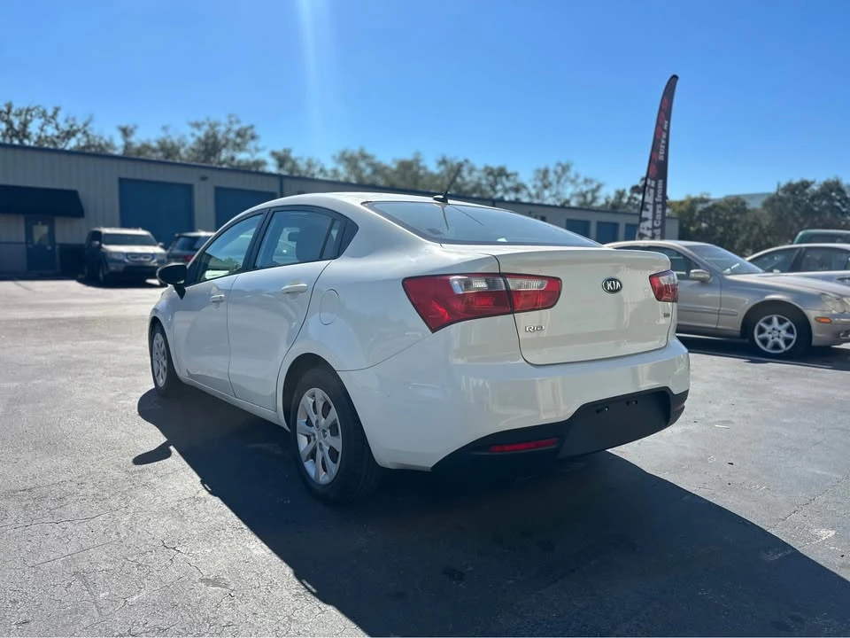 2015 Kia Rio - Image 6 of 11