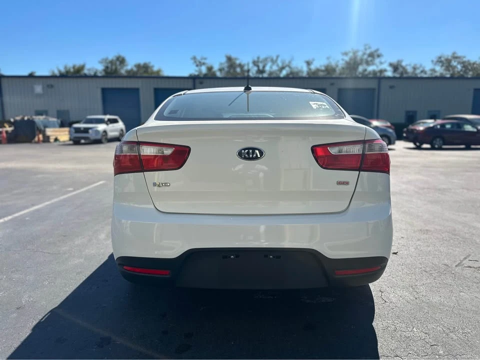 2015 Kia Rio - Image 5 of 11