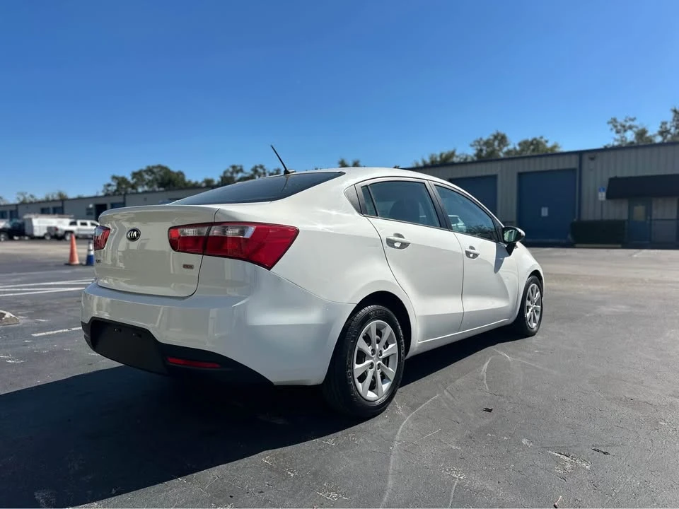 2015 Kia Rio - Image 4 of 11