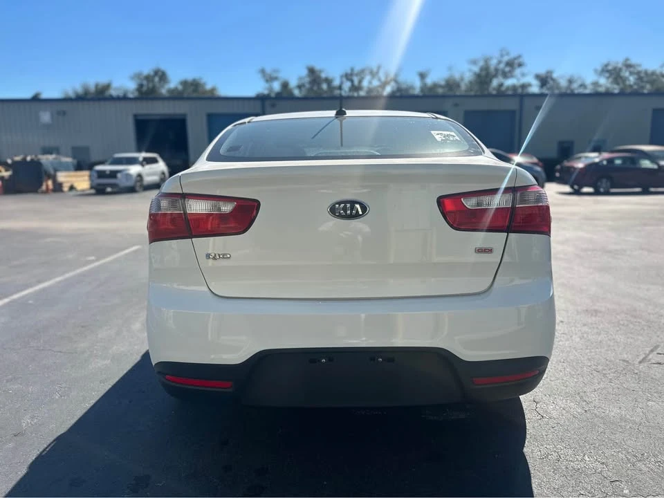 2015 Kia Rio - Image 8 of 11