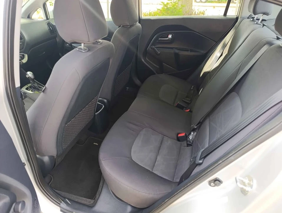 2015 Kia Rio - Image 11 of 14
